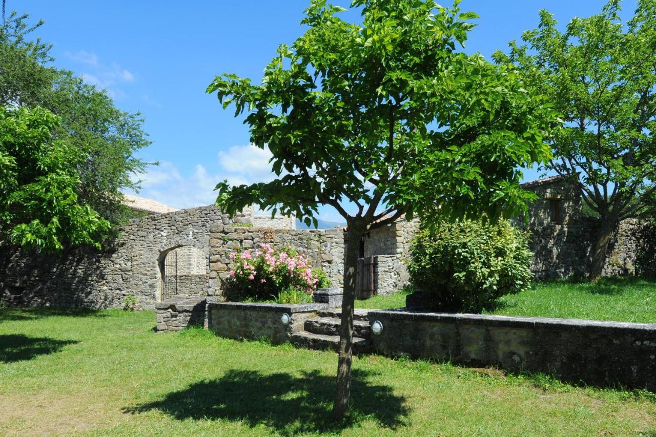 Le Poët-Célard Chateau Du Poet-Celard מראה חיצוני תמונה